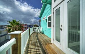 Family Friendly Port Aransas Getaway | With ocean views, beach boardwalk, & pool - Port Aransas, Texas