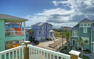 Family Friendly Port Aransas Getaway | With ocean views, beach boardwalk, & pool - Port Aransas, Texas