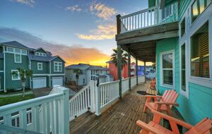 Family Friendly Port Aransas Getaway | With ocean views, beach boardwalk, & pool - Port Aransas, Texas