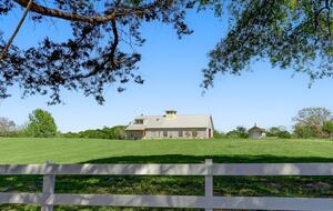 Brenham-Home/Barn | Amazing place to stay! - Brenham, Texas