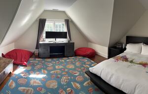 Hamptons Luxury House with Pool/Hot tub and Mature Garden 8 min walk to Beach - East Hampton, New York