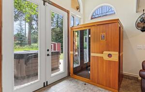 Cold Springs Ranch: Mtn views, 20 acres, 5 bd/7 bath, hot tub, sauna, frisbee golf, luxurious - Golden, Colorado