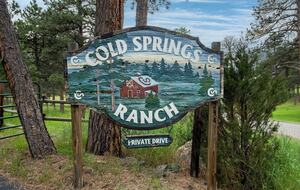 Cold Springs Ranch: Mtn views, 20 acres, 5 bd/7 bath, hot tub, sauna, frisbee golf, luxurious - Golden, Colorado