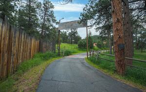 Cold Springs Ranch: Mtn views, 20 acres, 5 bd/7 bath, hot tub, sauna, frisbee golf, luxurious - Golden, Colorado