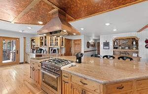 Cold Springs Ranch: Mtn views, 20 acres, 5 bd/7 bath, hot tub, sauna, frisbee golf, luxurious - Golden, Colorado