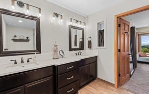 Cold Springs Ranch: Mtn views, 20 acres, 5 bd/7 bath, hot tub, sauna, frisbee golf, luxurious - Golden, Colorado