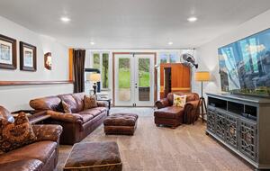 Cold Springs Ranch: Mtn views, 20 acres, 5 bd/7 bath, hot tub, sauna, frisbee golf, luxurious - Golden, Colorado