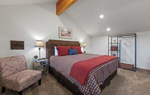 Cold Springs Ranch: Mtn views, 20 acres, 5 bd/7 bath, hot tub, sauna, frisbee golf, luxurious - Golden, Colorado