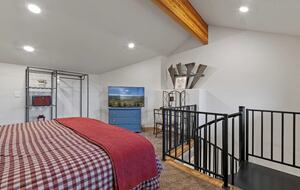 Cold Springs Ranch: Mtn views, 20 acres, 5 bd/7 bath, hot tub, sauna, frisbee golf, luxurious - Golden, Colorado