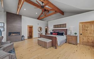 Cold Springs Ranch: Mtn views, 20 acres, 5 bd/7 bath, hot tub, sauna, frisbee golf, luxurious - Golden, Colorado