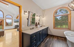 Cold Springs Ranch: Mtn views, 20 acres, 5 bd/7 bath, hot tub, sauna, frisbee golf, luxurious - Golden, Colorado