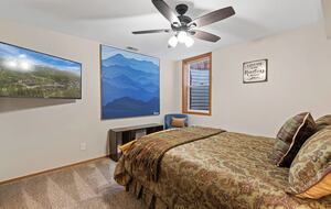 Cold Springs Ranch: Mtn views, 20 acres, 5 bd/7 bath, hot tub, sauna, frisbee golf, luxurious - Golden, Colorado
