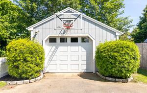 Classic New England Beach Home | Steps from beach and downtown - Falmouth, Massachusetts