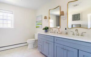 Classic New England Beach Home | Steps from beach and downtown - Falmouth, Massachusetts