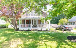 Classic New England Beach Home | Steps from beach and downtown - Falmouth, Massachusetts