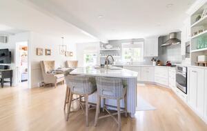 Classic New England Beach Home | Steps from beach and downtown - Falmouth, Massachusetts