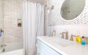 Classic New England Beach Home | Steps from beach and downtown - Falmouth, Massachusetts