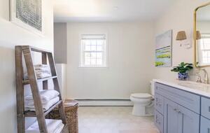 Classic New England Beach Home | Steps from beach and downtown - Falmouth, Massachusetts