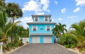 Tropical Beach House | Private & Luxurious with Beach View, Pool, Spa, and Steps to Sand! - Bradenton Beach, Florida