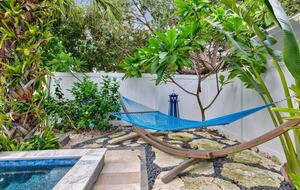 Tropical Beach House | Private & Luxurious with Beach View, Pool, Spa, and Steps to Sand! - Bradenton Beach, Florida