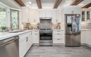 Kawartha Luxury Waterfront Home with Live-In Boathouse! - Fenelon Falls, Canada