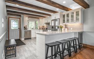 Kawartha Luxury Waterfront Home with Live-In Boathouse! - Fenelon Falls, Canada