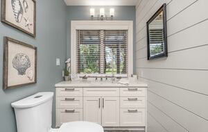 Kawartha Luxury Waterfront Home with Live-In Boathouse! - Fenelon Falls, Canada