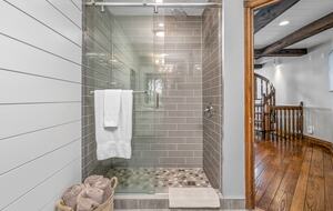 Kawartha Luxury Waterfront Home with Live-In Boathouse! - Fenelon Falls, Canada