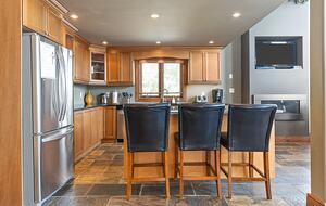 Kawartha Luxury Waterfront Home with Live-In Boathouse! - Fenelon Falls, Canada