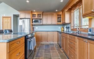 Kawartha Luxury Waterfront Home with Live-In Boathouse! - Fenelon Falls, Canada