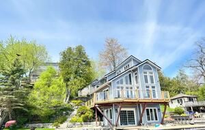 Kawartha Luxury Waterfront Home with Live-In Boathouse! - Fenelon Falls, Canada
