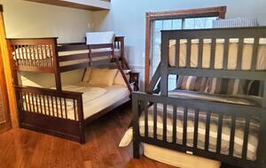 Kawartha Luxury Waterfront Home with Live-In Boathouse! - Fenelon Falls, Canada