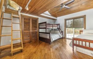 Kawartha Luxury Waterfront Home with Live-In Boathouse! - Fenelon Falls, Canada