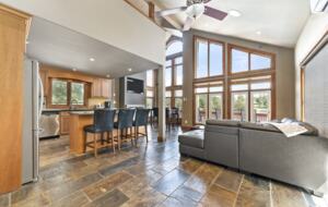 Kawartha Luxury Waterfront Home with Live-In Boathouse! - Fenelon Falls, Canada