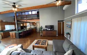 Waianae Retreat | Spacious 5 bedroom home + Cottage, with an open layout & AC - Waianae, Hawaii