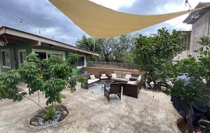 Waianae Retreat | Spacious 5 bedroom home + Cottage, with an open layout & AC - Waianae, Hawaii