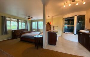 Waianae Retreat | Spacious 5 bedroom home + Cottage, with an open layout & AC - Waianae, Hawaii