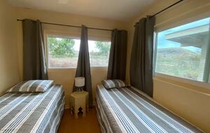 Waianae Retreat | Spacious 5 bedroom home + Cottage, with an open layout & AC - Waianae, Hawaii