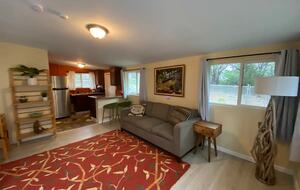 Waianae Retreat | Spacious 5 bedroom home + Cottage, with an open layout & AC - Waianae, Hawaii