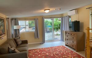 Waianae Retreat | Spacious 5 bedroom home + Cottage, with an open layout & AC - Waianae, Hawaii