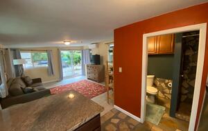Waianae Retreat | Spacious 5 bedroom home + Cottage, with an open layout & AC - Waianae, Hawaii
