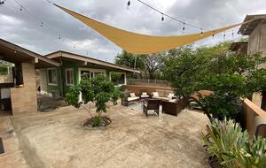 Waianae Retreat | Spacious 5 bedroom home + Cottage, with an open layout & AC - Waianae, Hawaii