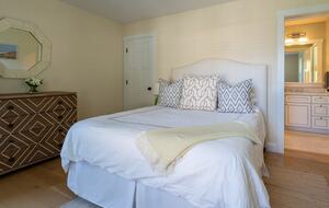 Exquisite Six-Bedroom Retreat in Nantucket Historic Downtown - Nantucket, Massachusetts