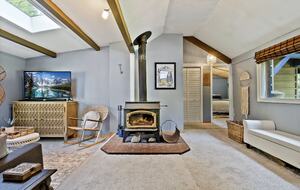 Serene Cabin in the Woods with Creek - Mosier, Oregon