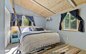 Serene Cabin in the Woods with Creek - Mosier, Oregon