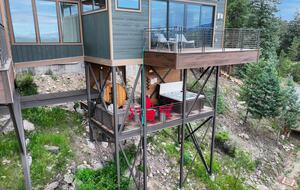 Relaxation Deck underneath the Guest cabin