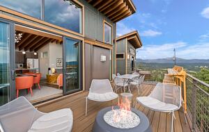 Primary deck - amazing views from nearly 50' off the ground.