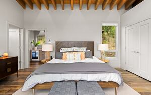 Features a king size $4,000 Purple Premier Hybrid mattress