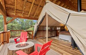 5 star Glamping experience! King bed, fire pit, gas heater +