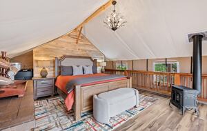 Gas stove, luxurious king bed, shower, sink & toilet